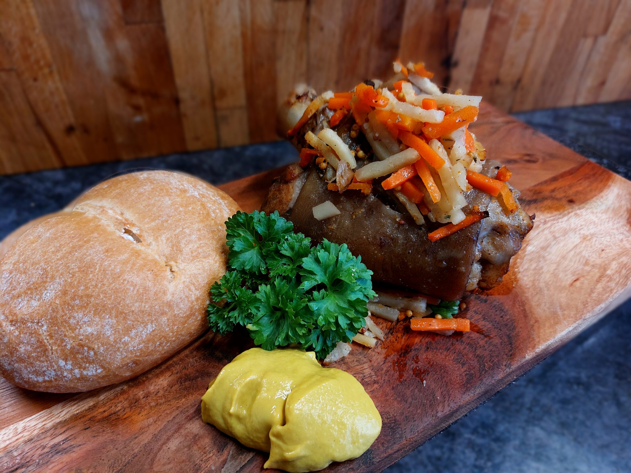 Golonko z bułką.jpg